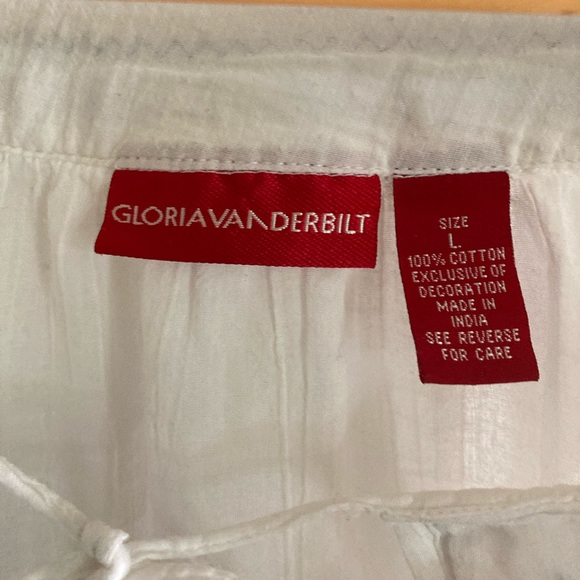 White Gloria Vanderbilt blouse with blue embroidery - Picture 3 of 3